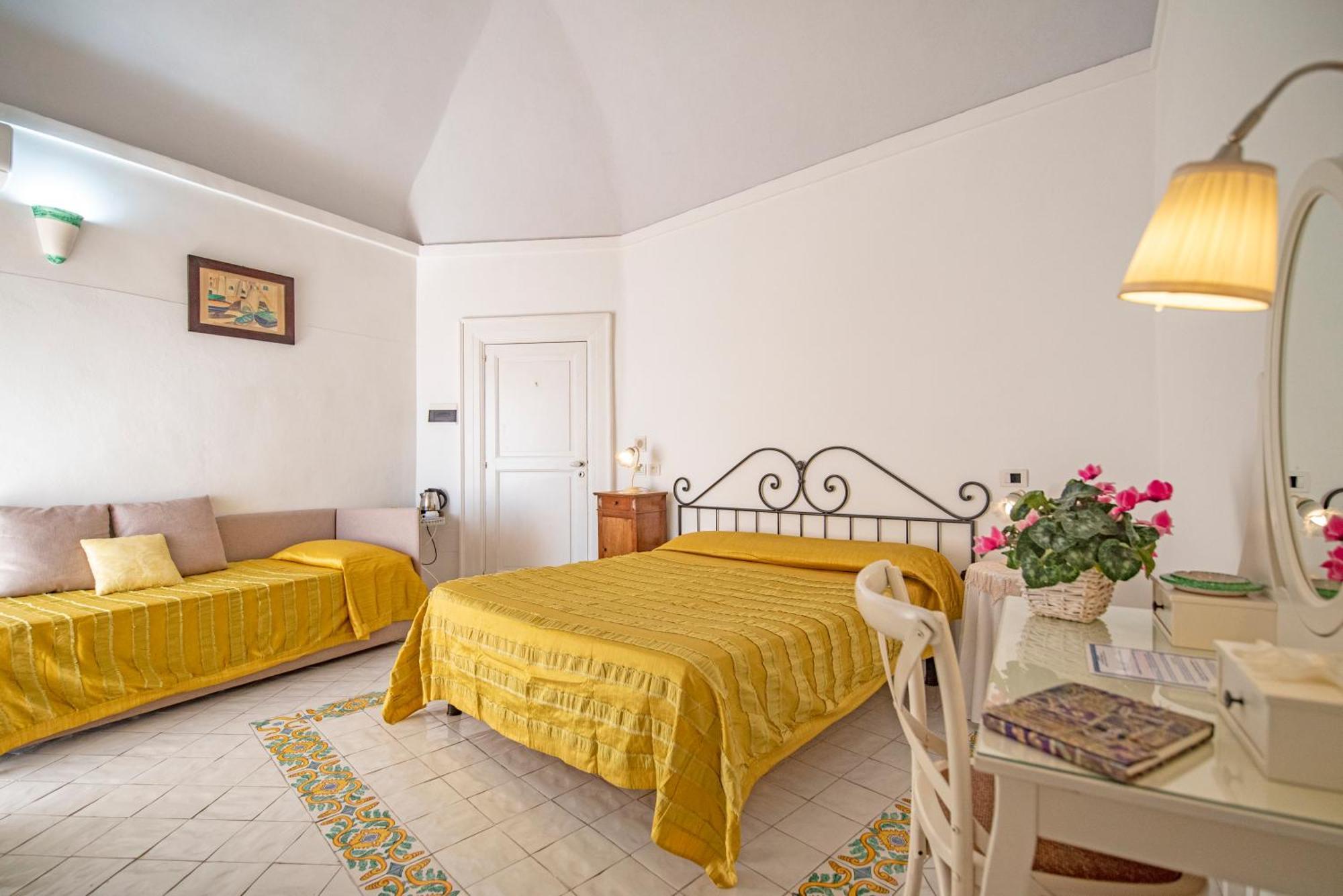 Hotel La Casa Sul Mare Procida Exterior photo